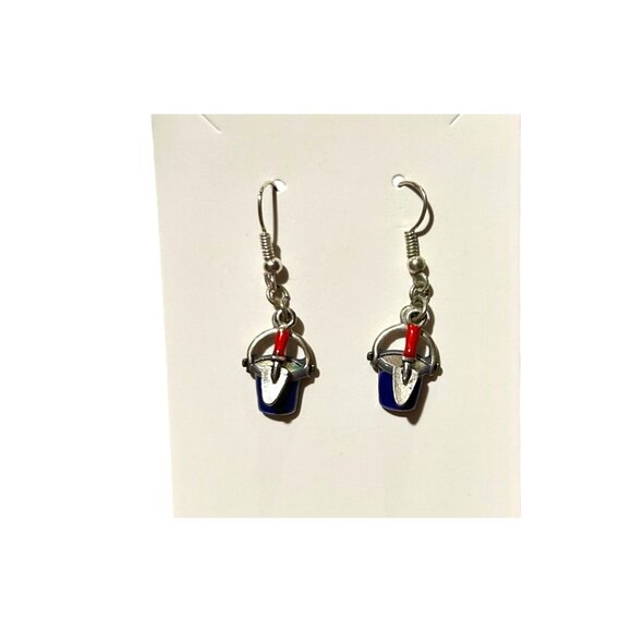 3 Pair of Earrings - Sand Bucket & Shoverl, Flip Flops, and Sea‎ Shell - Picture 3 of 7